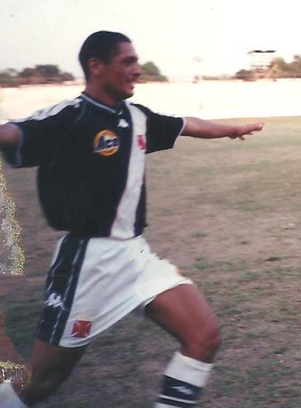 O atacante Vanilson vestindo a camisa do Vasco-AC em 1999. Foto: Manoel Façanha