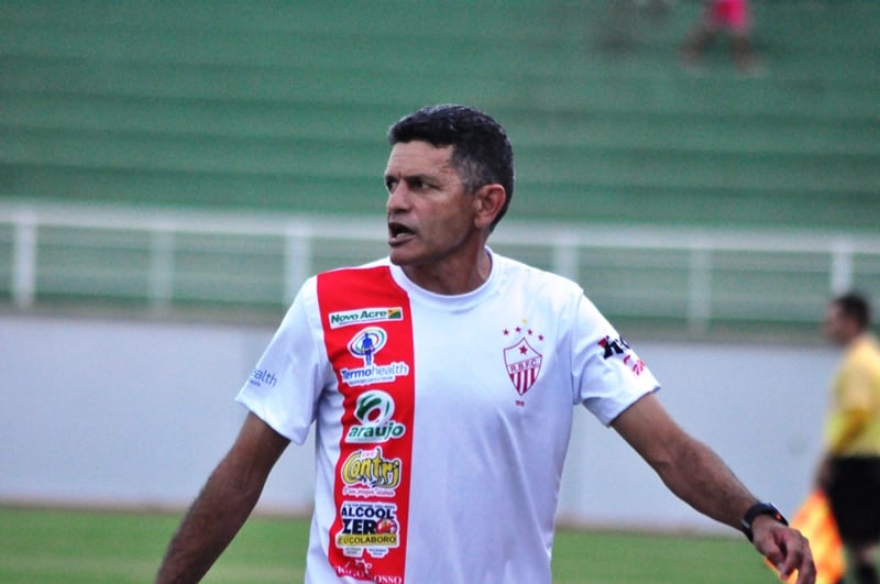 O técnico João Carlos Cavalo está ciente que o time precisa evoluir muito neste início de estadual. Foto: Manoel Façanha.