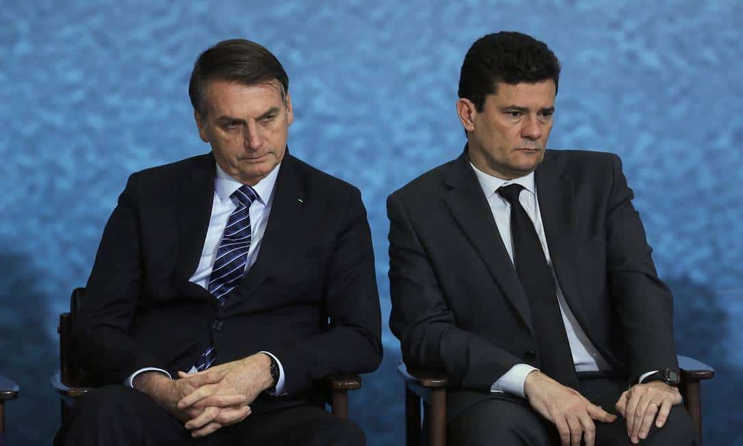 O Moro caiu e ficou maior; Bolsonaro está em pé e menor ...